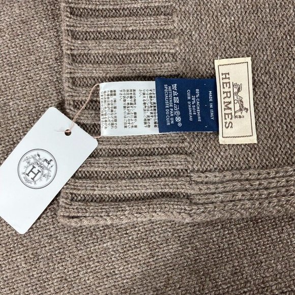 HERMES quarter bash Autumn/Winter Collection Scarf Unused - Picture 2 of 10